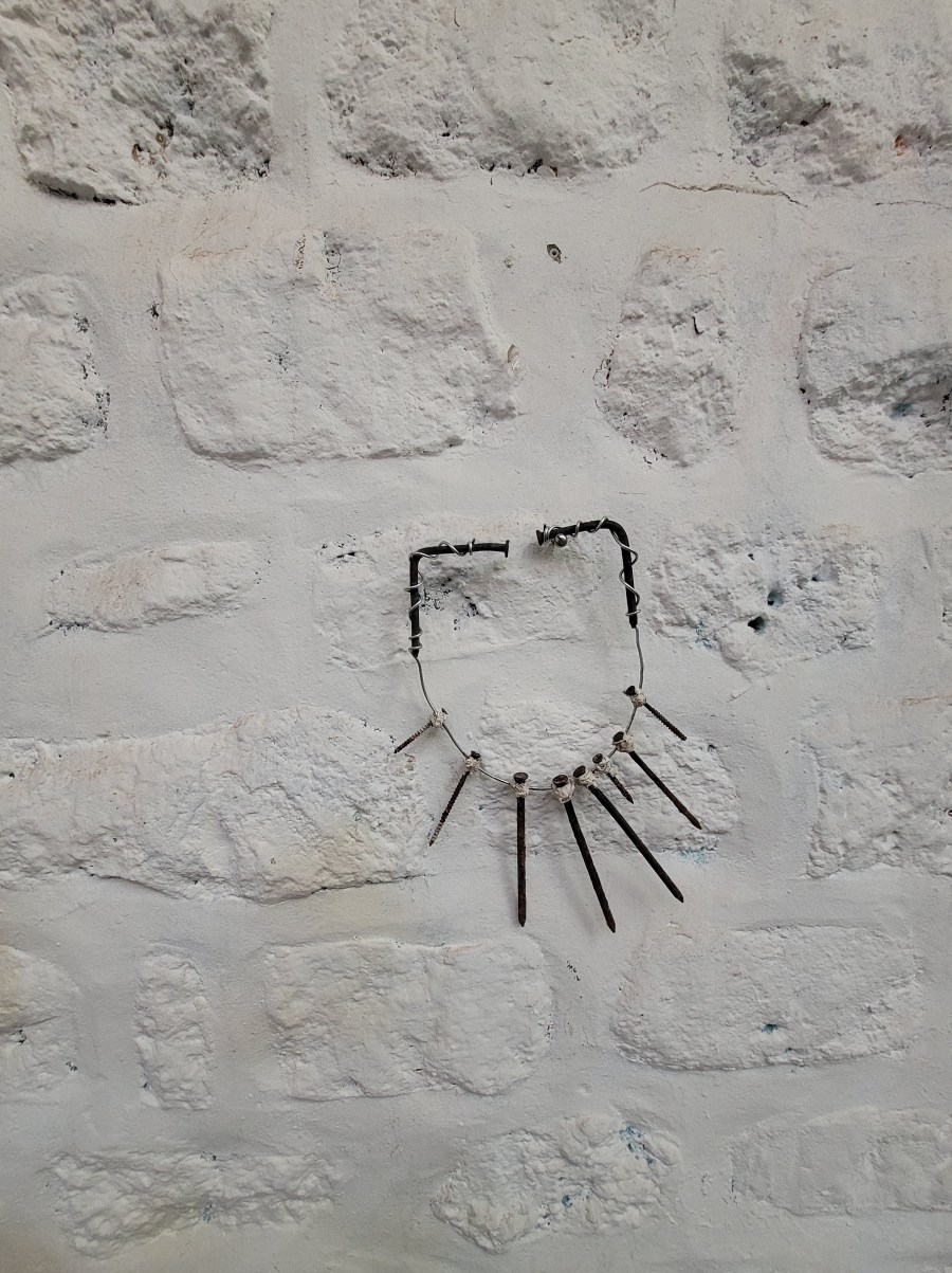 Collier angoissant comme il en existe encore,&nbsp;2022